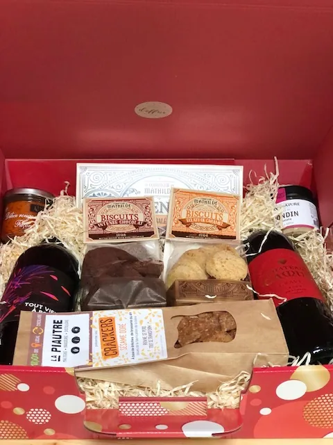 Coffret rouge ouvert, vu de dessus